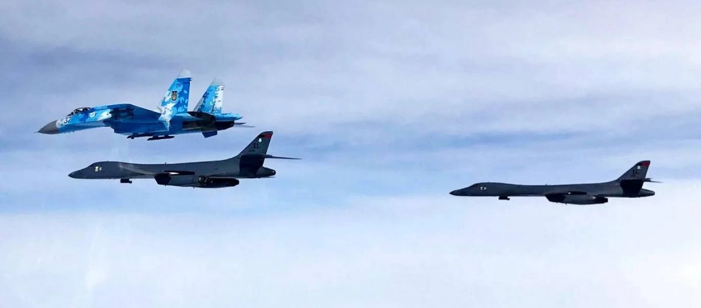 Αμερικανικά βομβαρδιστικά B-1B κοντά στα σύνορα της Ρωσίας - Σε ετοιμότητα τα Su-27